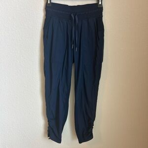 Lululemon Size 2 Women’s Dance Studio Mid-Rise Crop 25" True Navy Pants